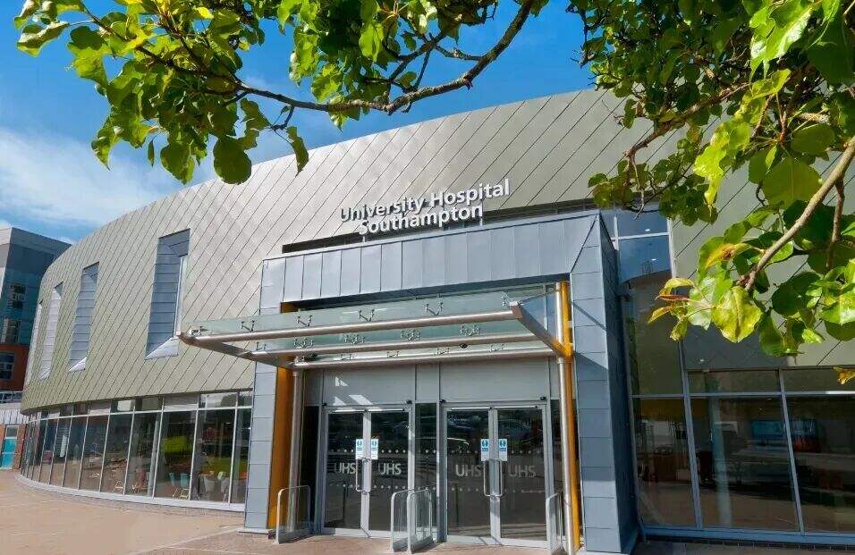 瞒不住了，这才是最适合中产家庭申请的英国大学！