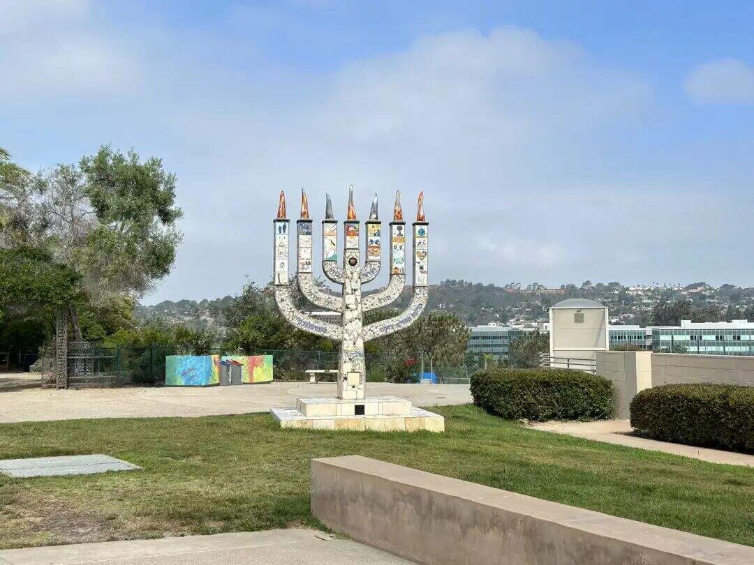 融合学术卓越与创新思维的顶尖私立高中 | 圣地亚哥朱莉丝学院 融合学术卓越与创新思维的顶尖私立高中 | 圣地亚哥朱莉丝学院