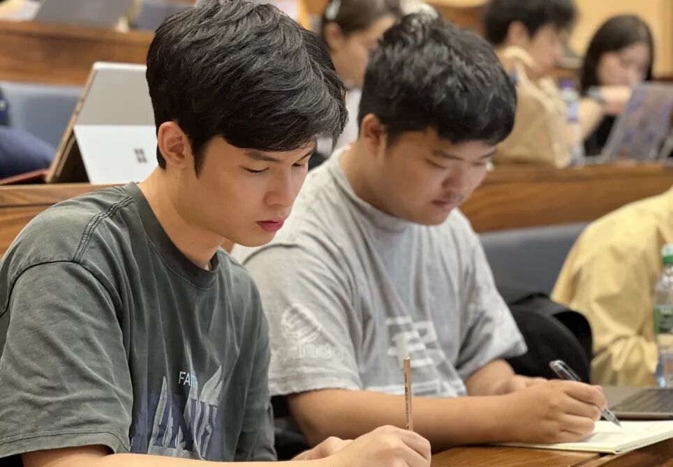 左手LSE，右手剑桥：LSE经济学挑战将两大顶尖名校学术体验收入囊中