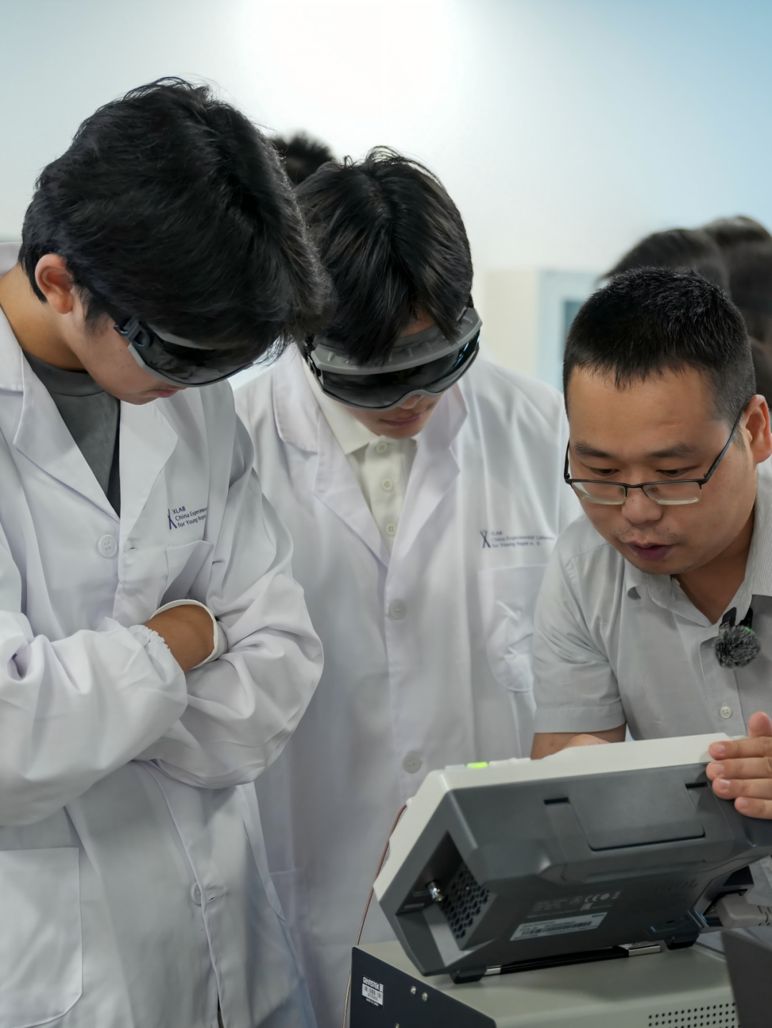 【物理科研】当激光遇见AI:揭秘智能科技背后的光学密码 【物理科研】当激光遇见AI:揭秘智能科技背后的光学密码