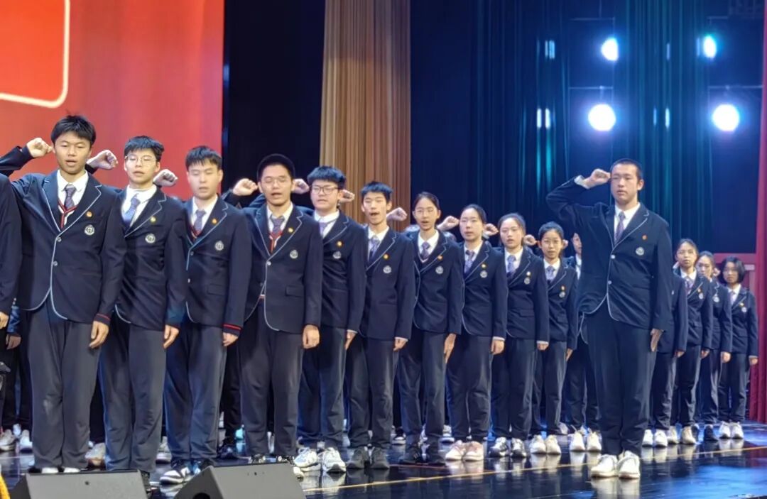 青春心向党 挺膺筑未来 | 尚德实验学校中学部高中2025学年第一学期入团宣誓仪式 青春心向党 挺膺筑未来 | 尚德实验学校中学部高中2025学年第一学期入团宣誓仪式
