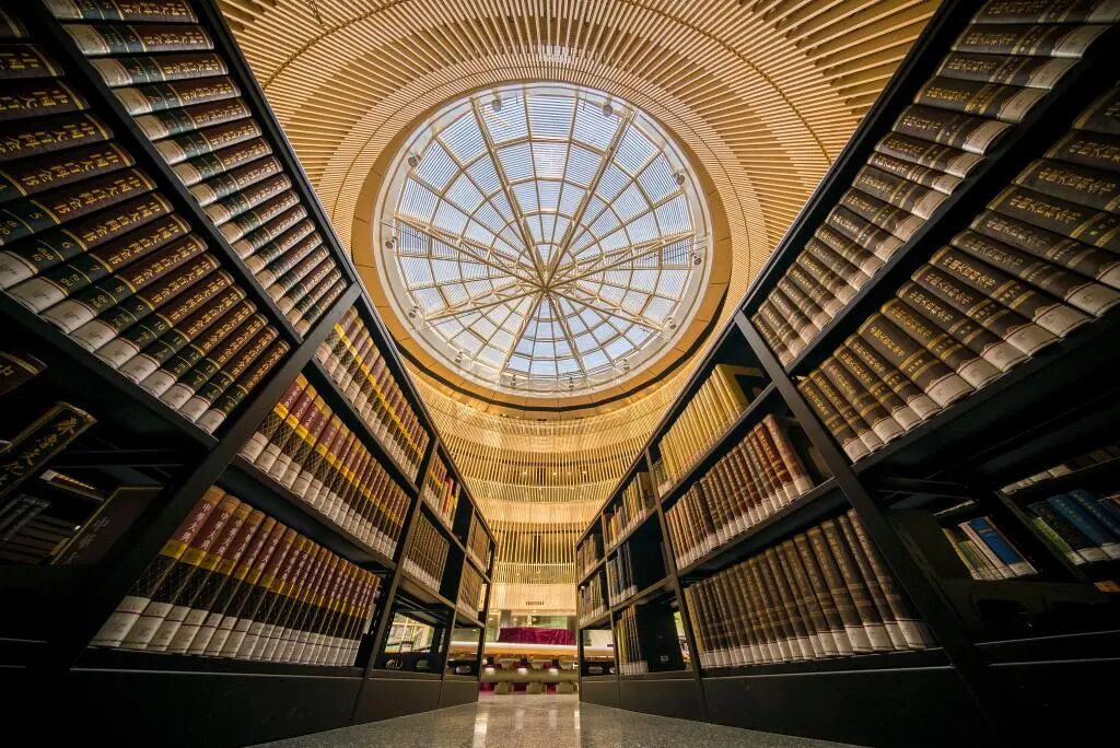 圣安德鲁斯大学深度解析:600年皇室菁英学府,小班教育+低中国学生占比的留学天花板 圣安德鲁斯大学深度解析:600年皇室菁英学府,小班教育+低中国学生占比的留学天花板