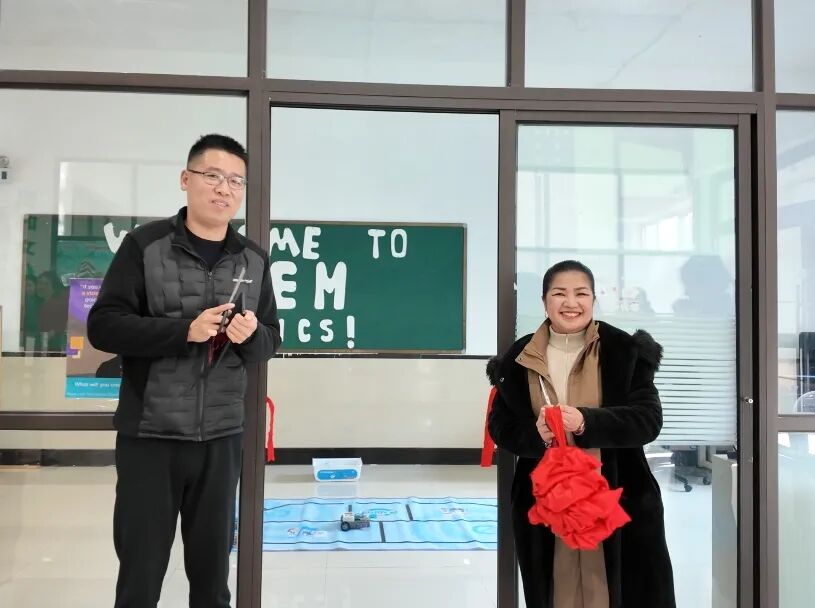 上海枫叶双语学校科学展暨STEM空间启用仪式 上海枫叶双语学校科学展暨STEM空间启用仪式