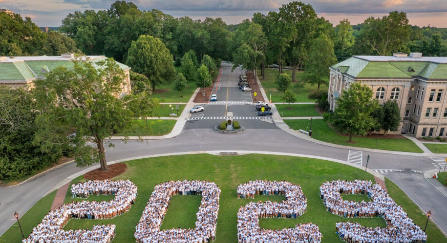 杜克大学2029届新生数据出炉!录取率5.2%!开学前临时补录50人,国际生比例下降…… 杜克大学2029届新生数据出炉!录取率5.2%!开学前临时补录50人,国际生比例下降……