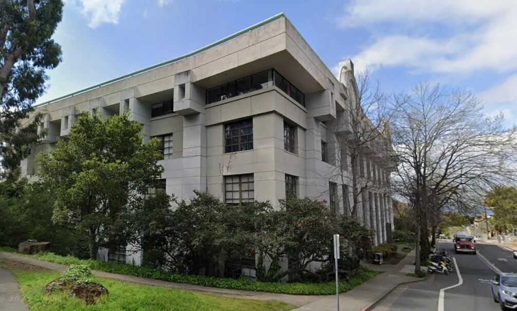 伯克利华人博士潜入实验室破坏同学电脑，被导师拍下“作案过程”起诉