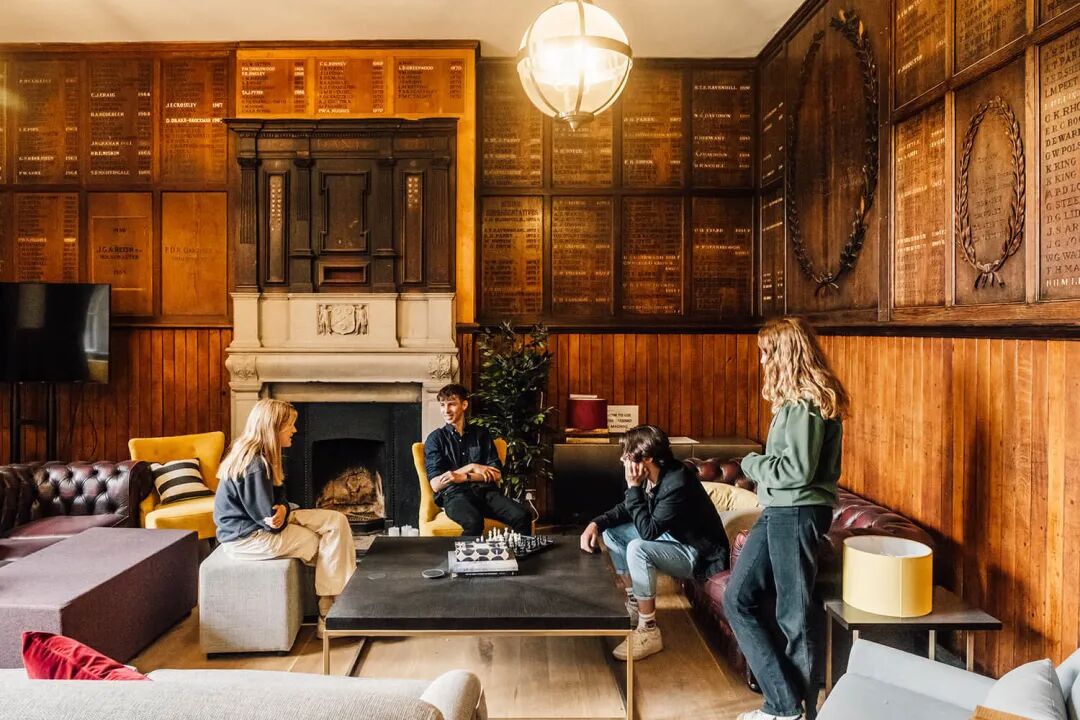 英国九大公学之一：查特豪斯公学夏校！