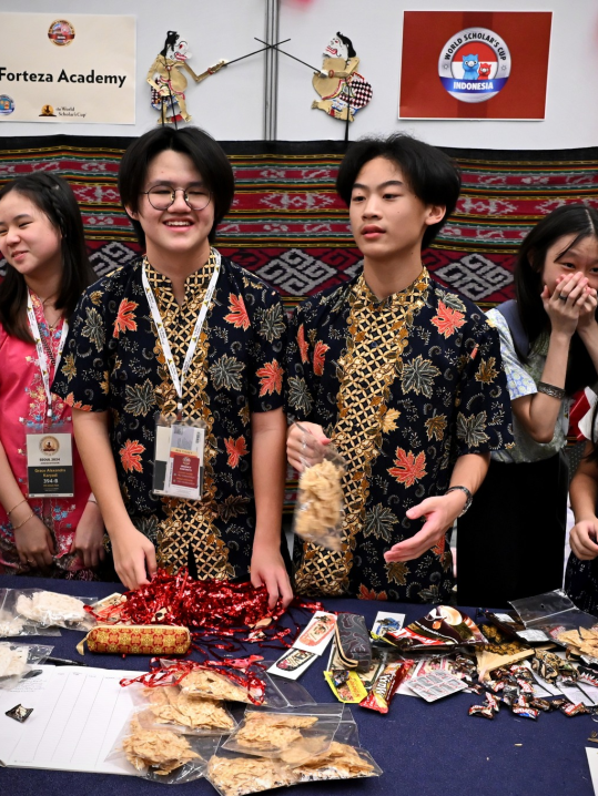 羊驼Pwaarty由此进！2026世界学者杯全球轮上海站火热报名中！全新主题带你玩转世界学者杯，更有羊驼玩偶等你来认领！