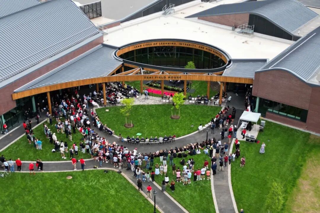 高中校园卷过大学！顶尖寄宿美高的“神级设施”有多离谱？