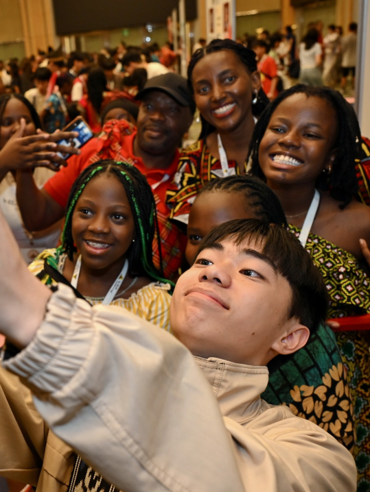 羊驼Pwaarty由此进！2026世界学者杯全球轮上海站火热报名中！更有超大羊驼玩偶等你来认领~