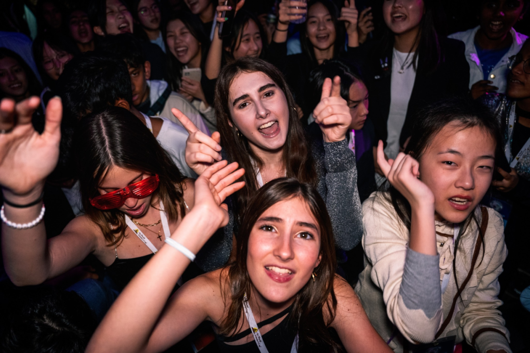 羊驼Pwaarty由此进！2026世界学者杯全球轮上海站火热报名中！全新主题带你玩转世界学者杯，更有羊驼玩偶等你来认领！