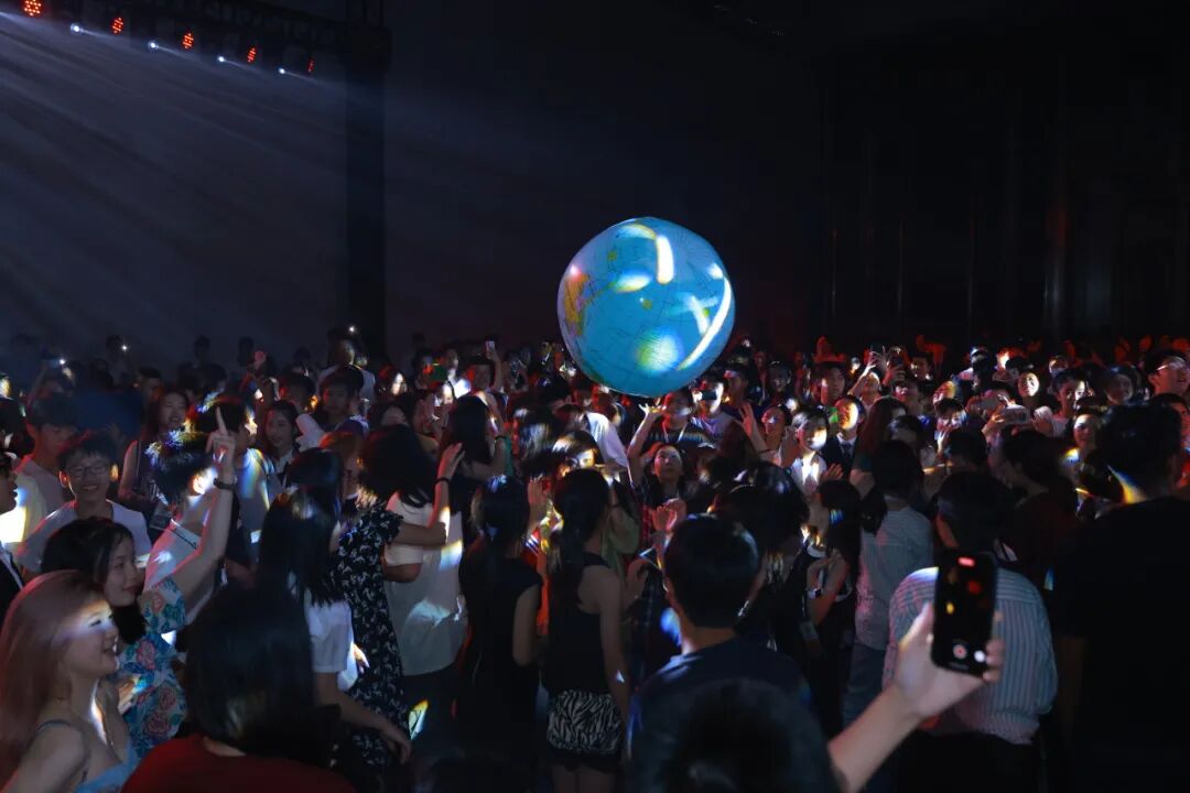 羊驼Pwaarty由此进！2026世界学者杯全球轮上海站火热报名中！全新主题带你玩转世界学者杯，更有羊驼玩偶等你来认领！