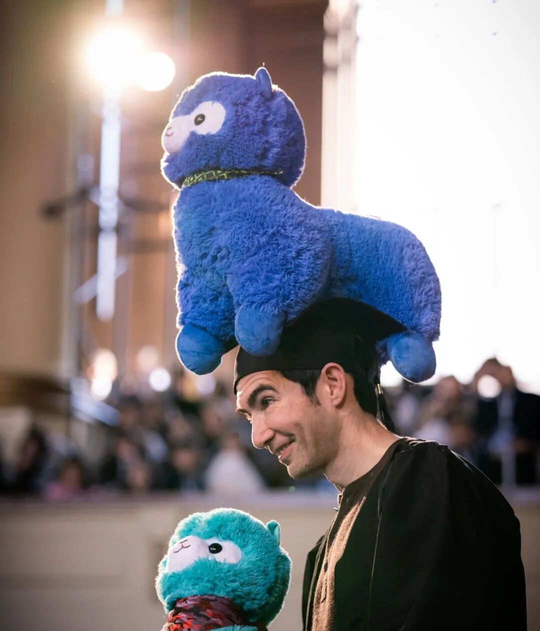 羊驼Pwaarty由此进！2026世界学者杯全球轮上海站火热报名中！全新主题带你玩转世界学者杯，更有羊驼玩偶等你来认领！