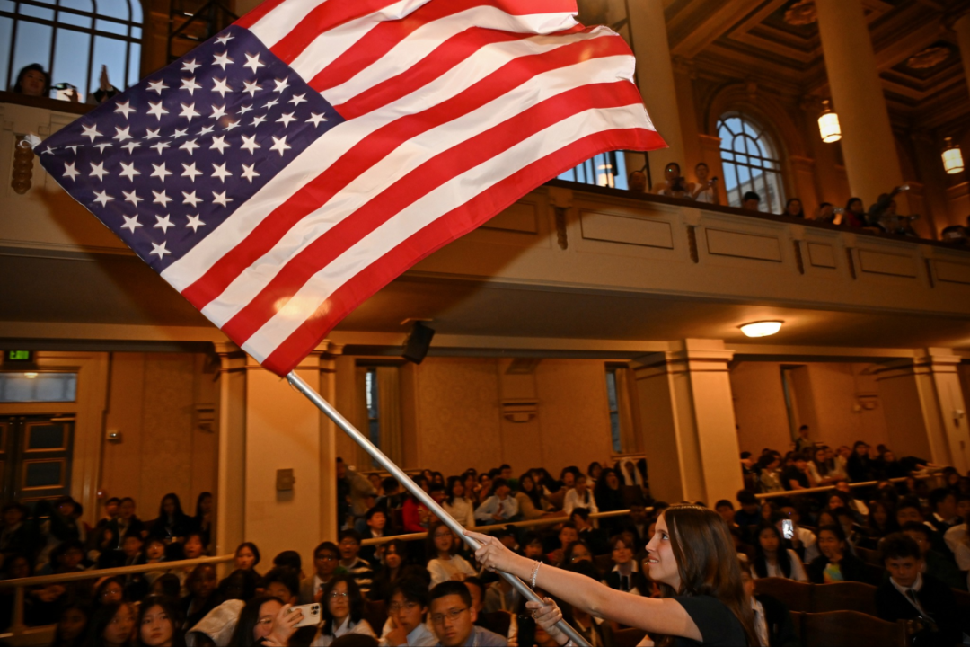 羊驼Pwaarty由此进！2026世界学者杯全球轮上海站火热报名中！全新主题带你玩转世界学者杯，更有羊驼玩偶等你来认领！