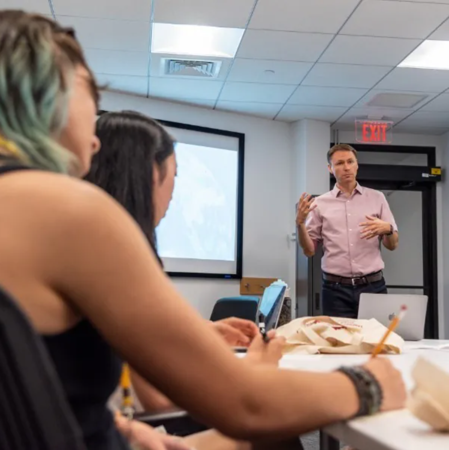 2026哈佛夏校开启申请！沉浸式体验常春藤教育，解锁青年领袖力！