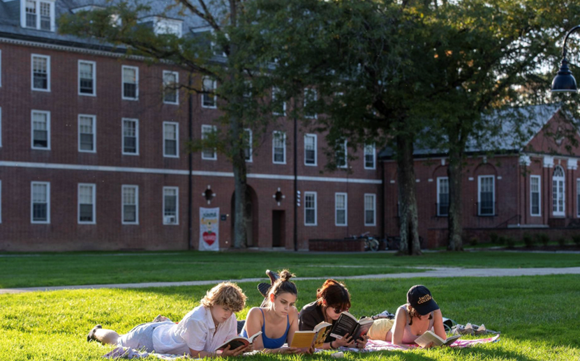 史密斯学院:北安普敦的自治实验场——文理教育如何重塑“选择权” 史密斯学院:北安普敦的自治实验场——文理教育如何重塑“选择权”