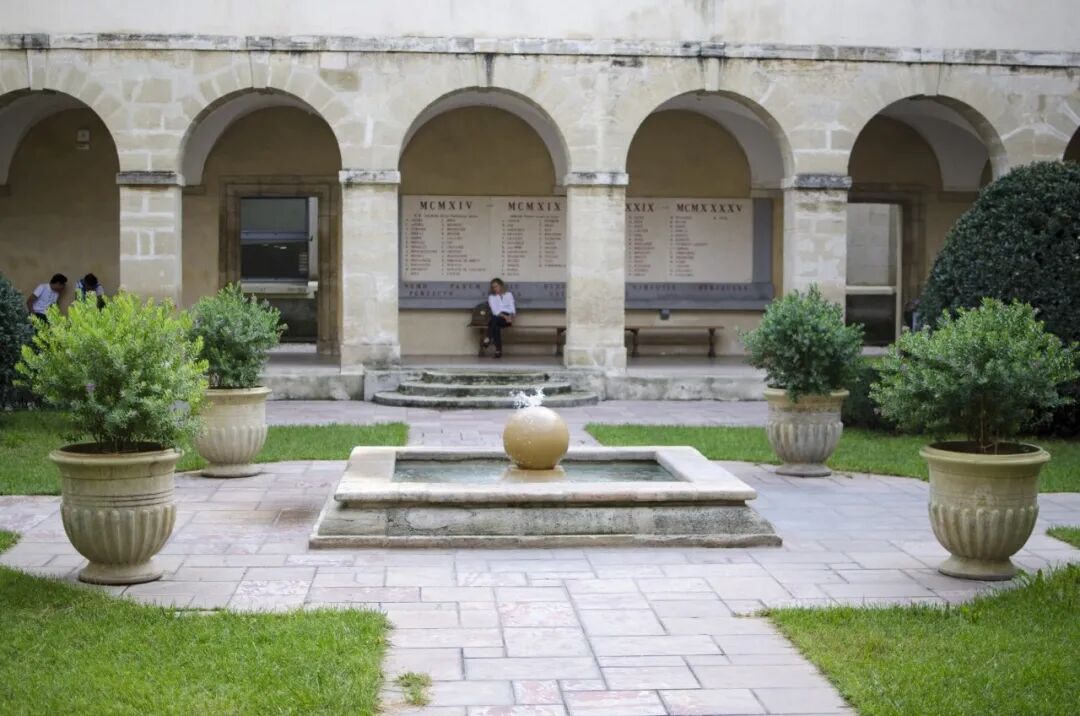 法媒评选法国最美高校！法国人心中最美的大学Top 10究竟是哪所？