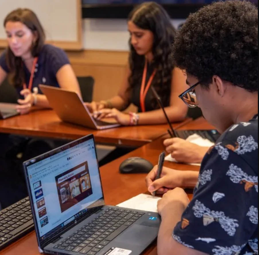 2026哈佛夏校开启申请！沉浸式体验常春藤教育，解锁青年领袖力！