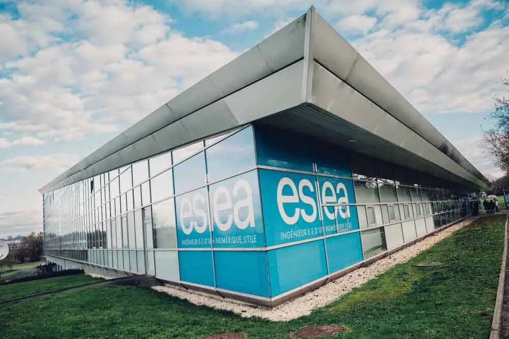 成功实现带薪在法上学！帮交学费还能发工资！法媒盘点接收半工半读学生最多的学校！