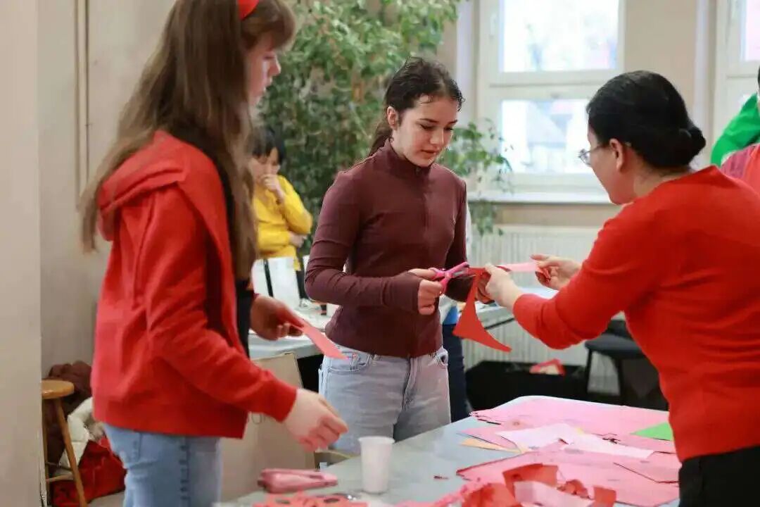 外国游客扎堆中国过年，春节年味儿如何圈粉全世界？