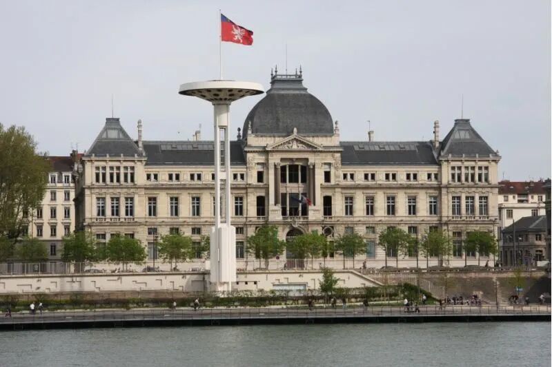 法媒评选法国最美高校！法国人心中最美的大学Top 10究竟是哪所？