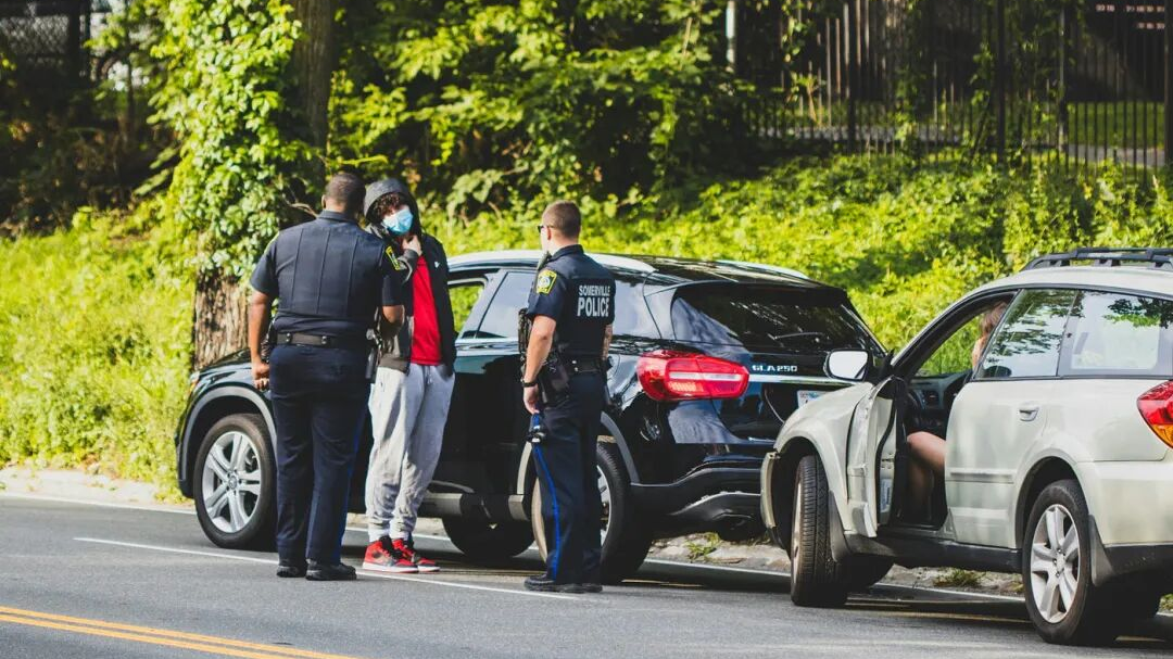 在美国，留学生被ICE拦下了怎么办？