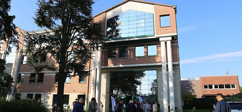 成功实现带薪在法上学！帮交学费还能发工资！法媒盘点接收半工半读学生最多的学校！