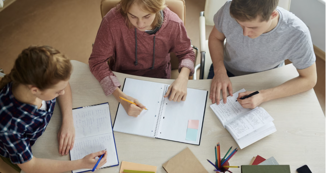 2026 HIR春季学术写作挑战新增初中组别，面向全球7-8年级学生！报名将于4月25日截止！
