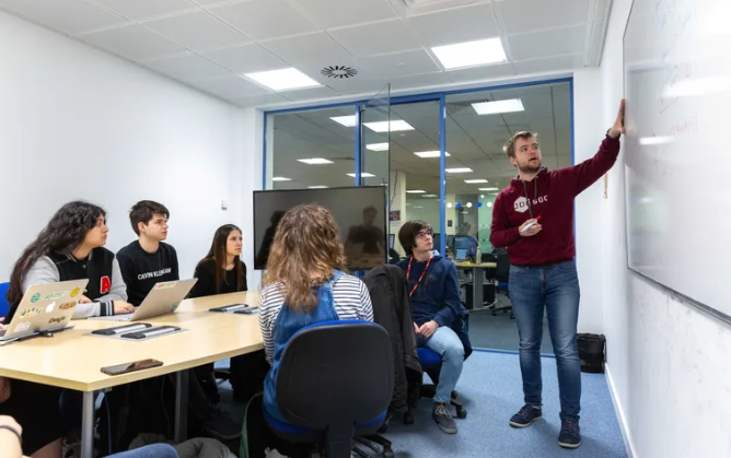 AI浪潮下，什么专业最抗打？帝国理工给出了答案