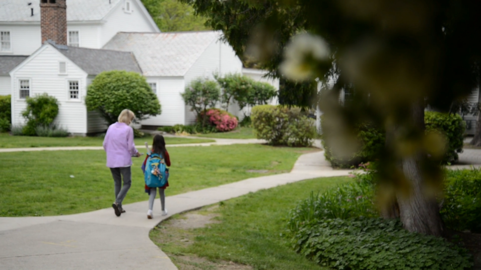 百年育儿经：迪尔菲尔德身边的“家庭学校”——比门特中学