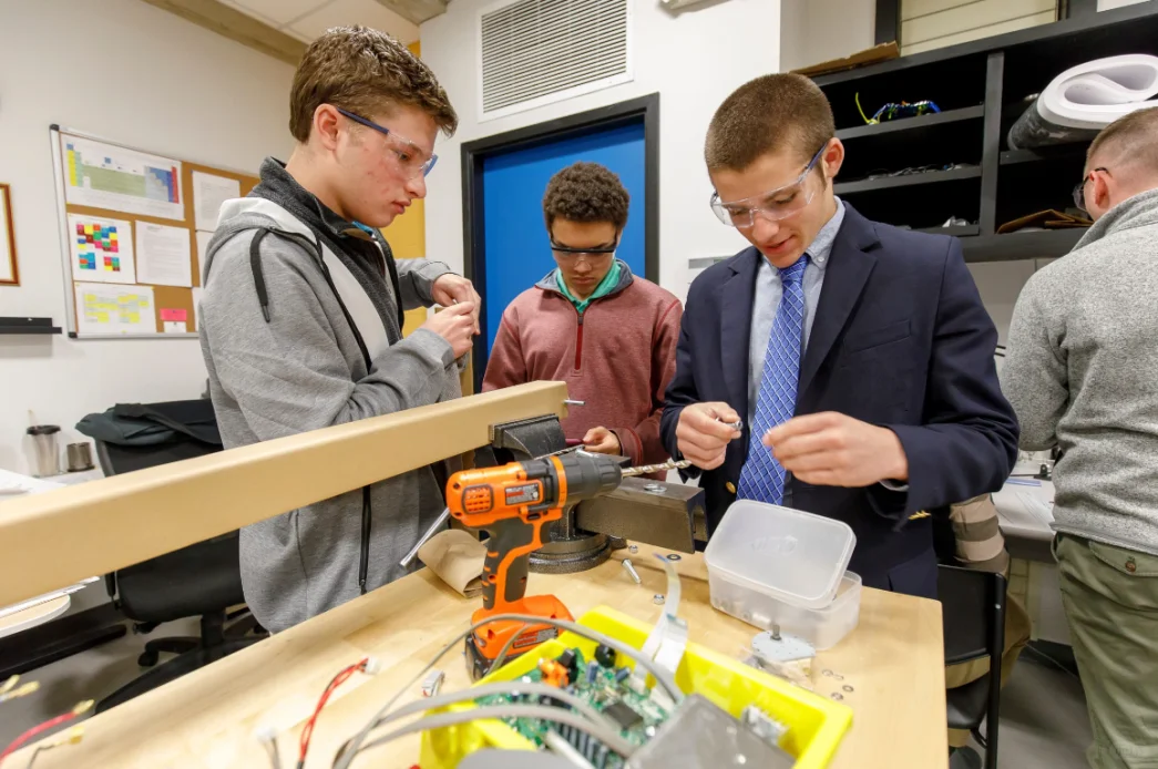 康州百年寄宿校｜葛纳瑞中学The Frederick Gunn School，以人格为魂，以创新为翼，藤校收割机实锤