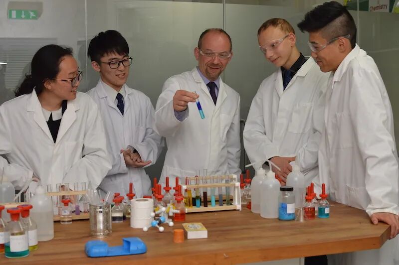 世界领先寄宿学校”的英国精英学府Earlscliffe 中学插班一学期才1万出头！