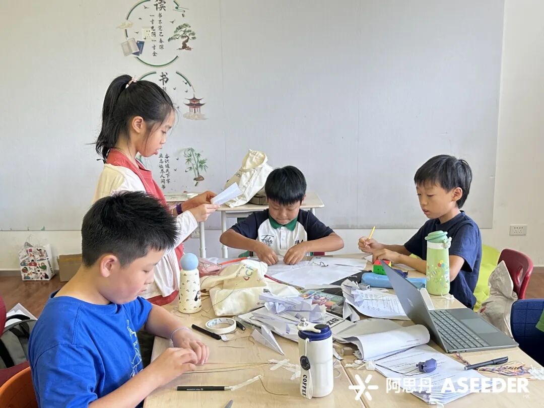 【小初】当 10 岁孩子在玩 OpenClaw“养龙虾”,他们如何把“技术力”转化为AI时代下的核心竞争力? 【小初】当 10 岁孩子在玩 OpenClaw“养龙虾”,他们如何把“技术力”转化为AI时代下的核心竞争力?