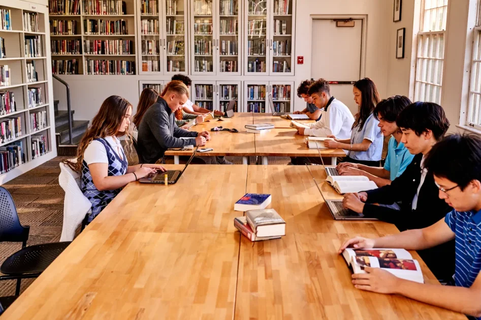 康州百年寄宿校｜葛纳瑞中学The Frederick Gunn School，以人格为魂，以创新为翼，藤校收割机实锤