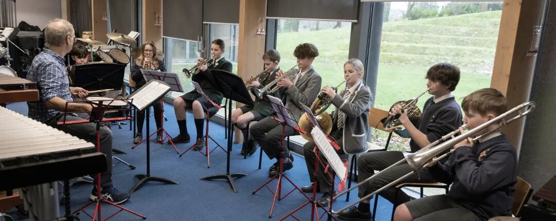 Bryanston School｜IB成绩40分以上超六成，入围英国2025年度最佳混校，马术强校+诺贝尔奖摇篮