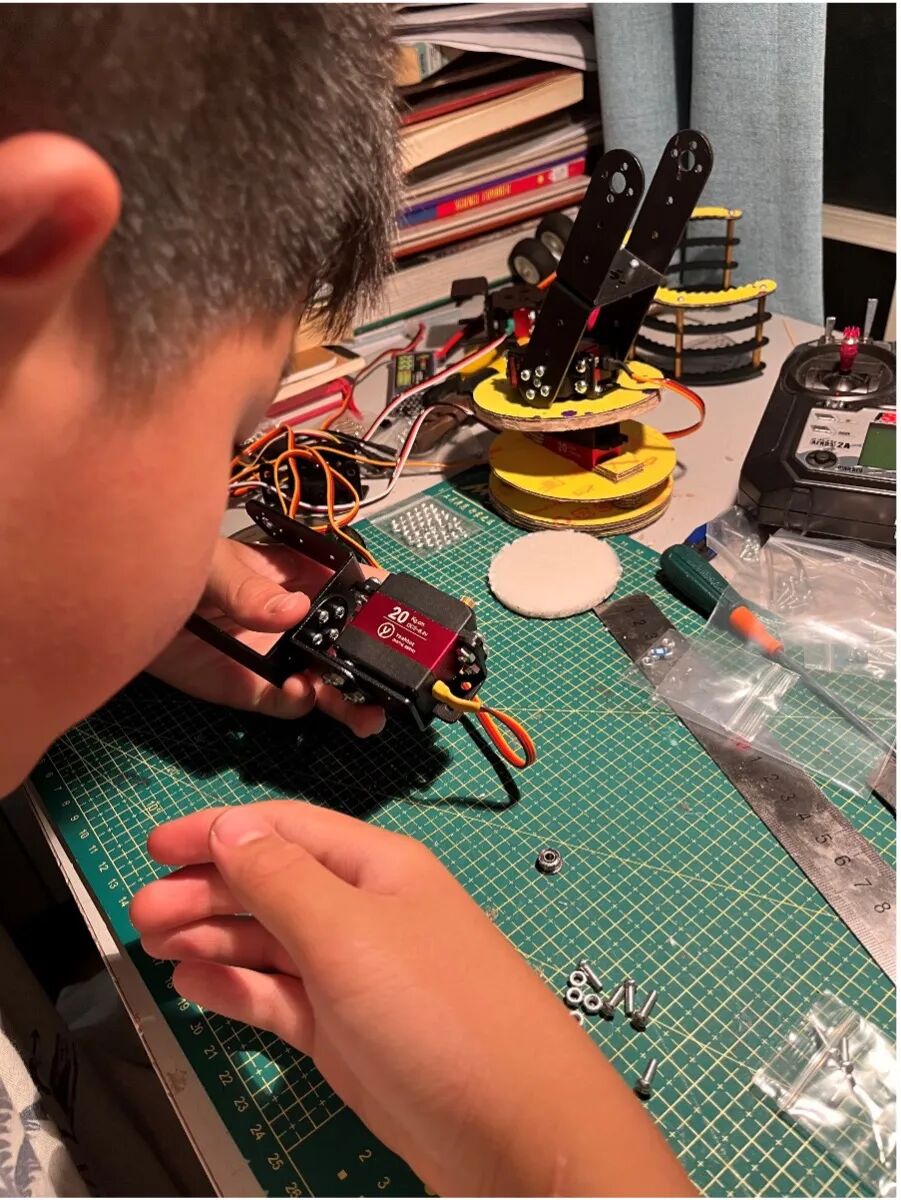 机器人竞赛扫盲指南：VEX、FIRST 到底怎么选？