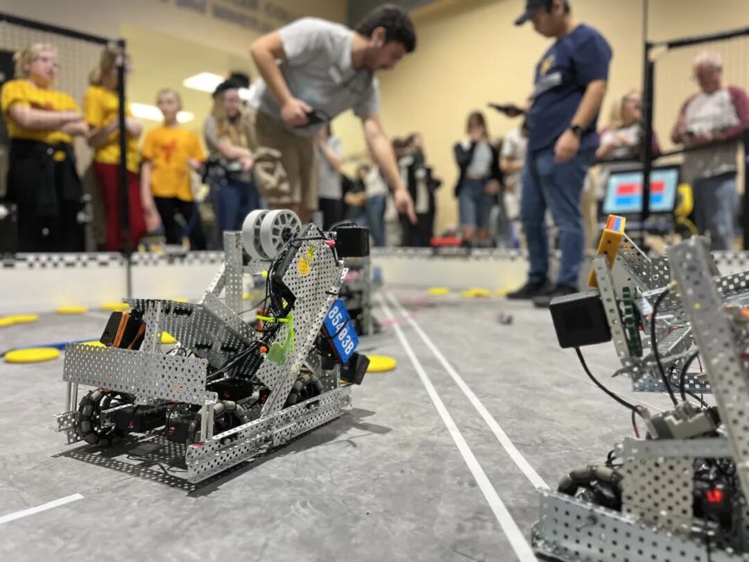 机器人竞赛扫盲指南：VEX、FIRST 到底怎么选？
