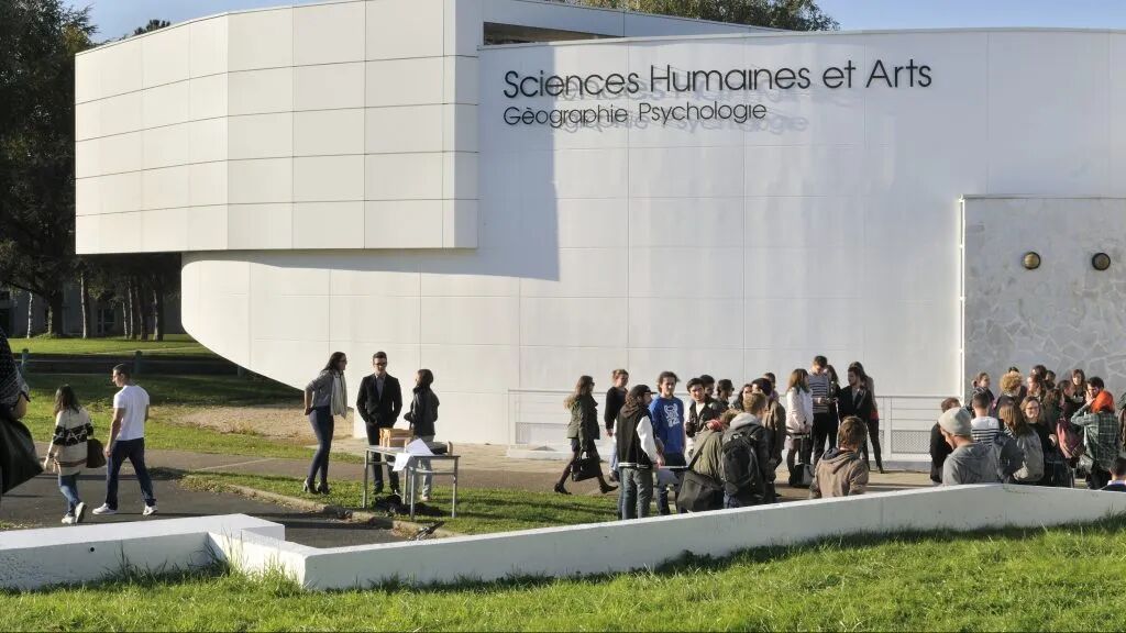 简直梦中情校！教学资源丰富、历史悠久、优势学科众多…法国最古老的公立大学盘点！