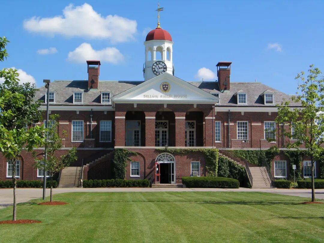 哈佛商业大佬竟是？共同揭秘哈佛大学商业创新的里程碑