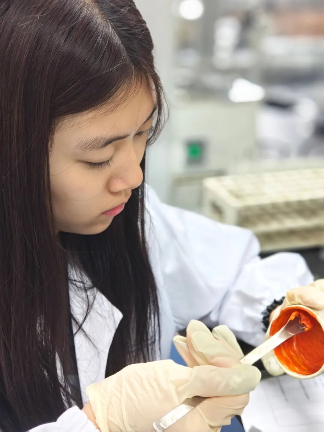 深入北京211高校实验室，亲手操作药物分子设计与合成全流程实验