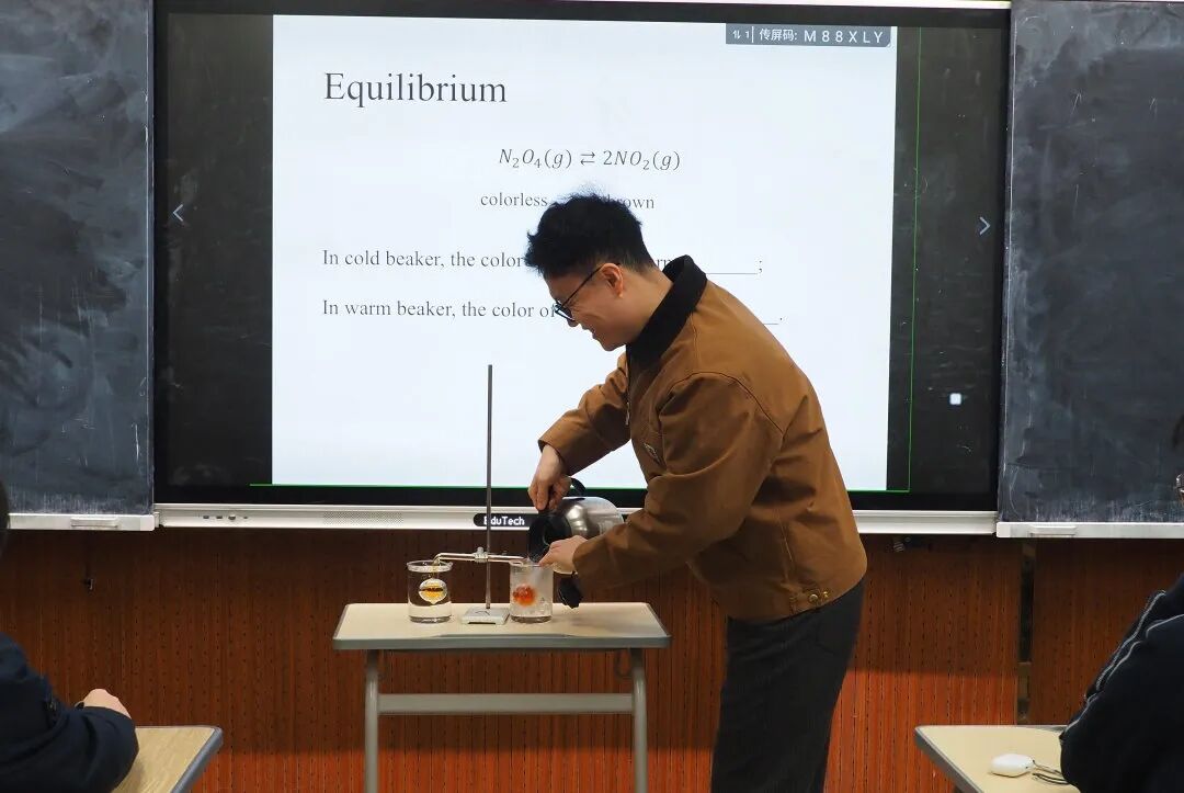 当AP化学遇上AP心理:解锁成长的平衡魔法 当AP化学遇上AP心理:解锁成长的平衡魔法