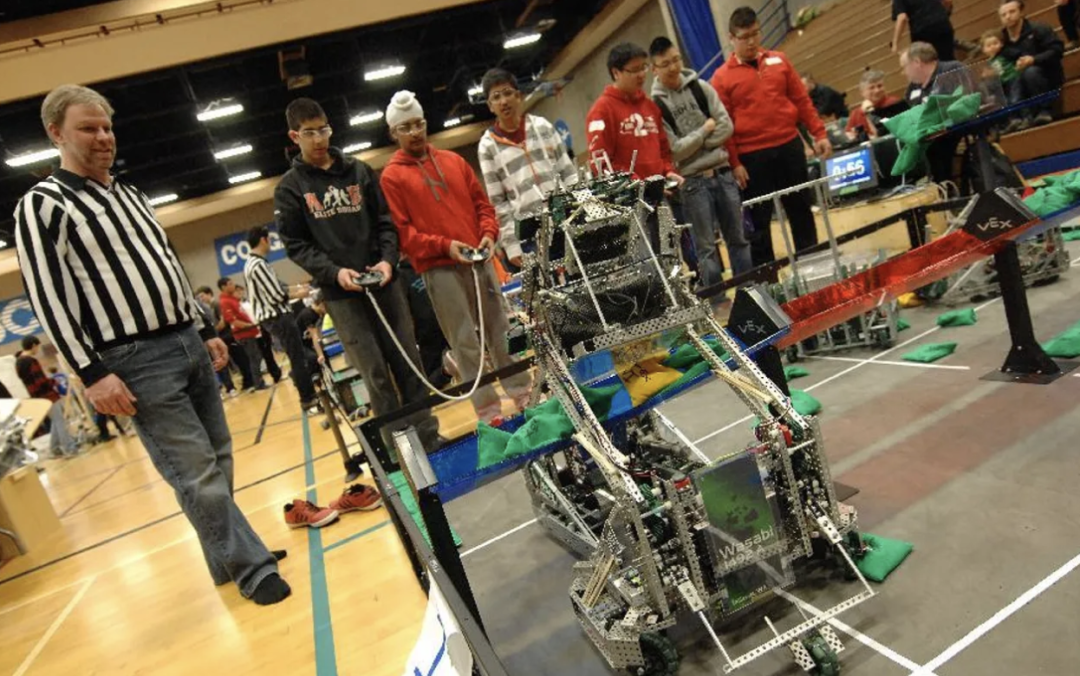 机器人竞赛扫盲指南：VEX、FIRST 到底怎么选？