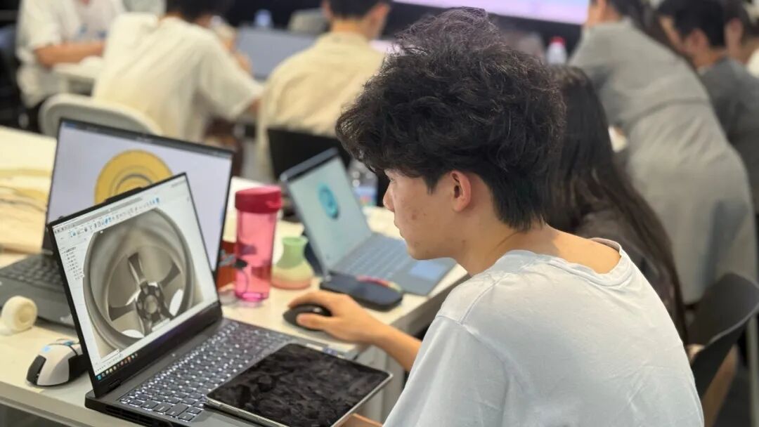 【科技实践】在全球领先的3D打印企业完成你的个人汽车！