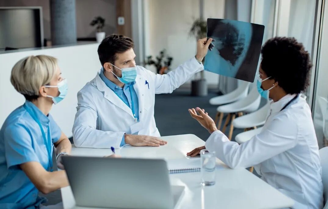 【高中】哈佛商业大佬竟是？共同揭秘哈佛大学商业创新的里程碑