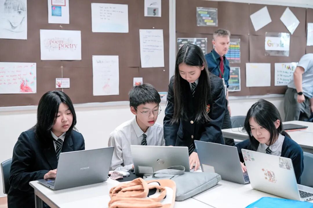 AI竞赛 | 没写过代码？成都墨尔文学生却用AI做出了一整个网站