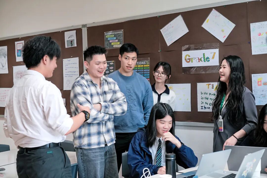 AI竞赛 | 没写过代码？成都墨尔文学生却用AI做出了一整个网站