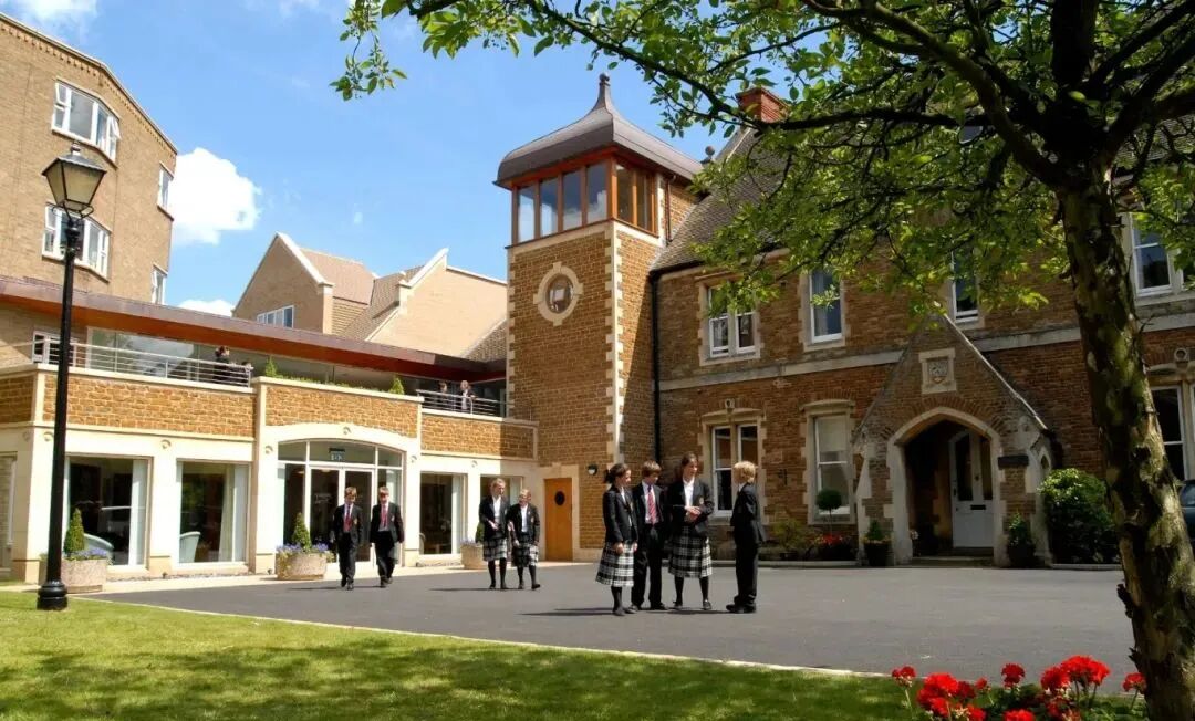 Oakham School 入围Tatler最佳公学 曲棍球高水平 美术及设计全英首屈一指