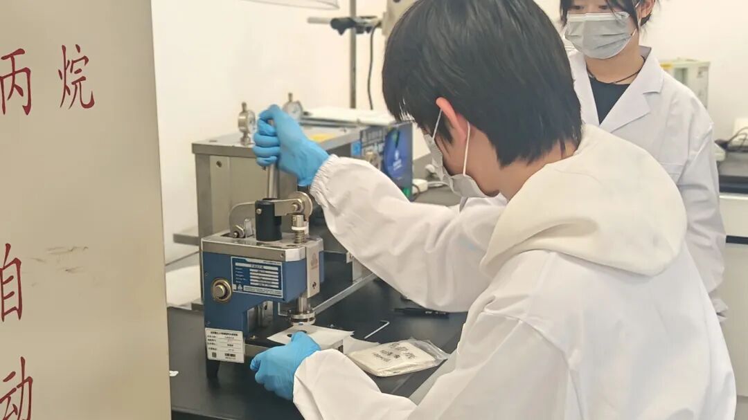 最新项目 | 纳米光学与电磁波理论实践研究