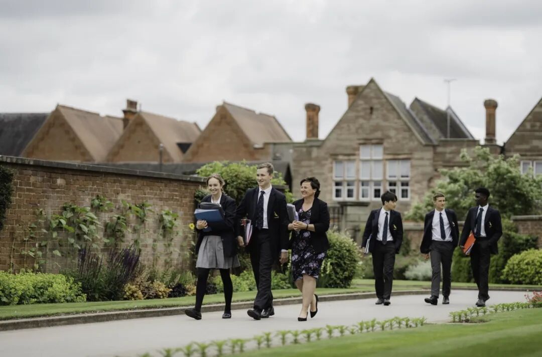 英格兰闯入世界杯四强!国脚母校揭秘:仅4人出自私校?附5所兼顾学术与足球训练的私校盘点 英格兰闯入世界杯四强!国脚母校揭秘:仅4人出自私校?附5所兼顾学术与足球训练的私校盘点