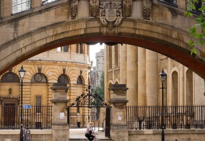 2026英国寄宿私校费用观察 年费约3.7万到5.7万 8所学校如何按年龄与课程来选
