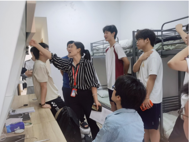 不上课的台风天,领科人在宿舍做什么? 不上课的台风天,领科人在宿舍做什么?